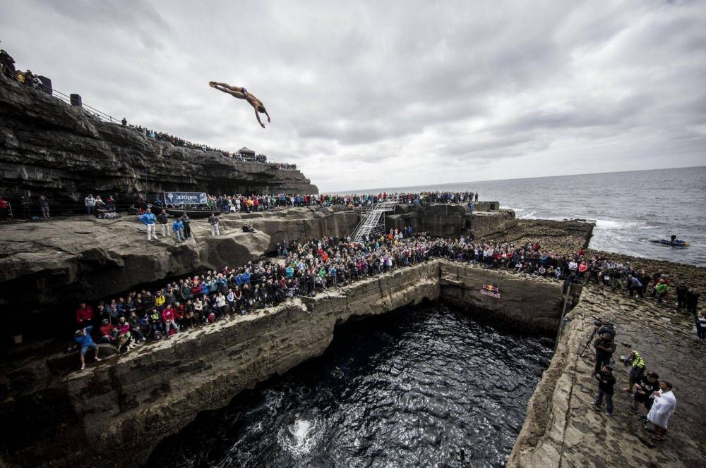 World cliff. Логово змея Ирландия. Дэвид Колтури хайдайвер.